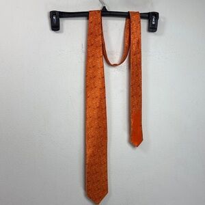 (T1) Italo Ferretti orange tie with mini paisley. 100% silk. Made in Italy.